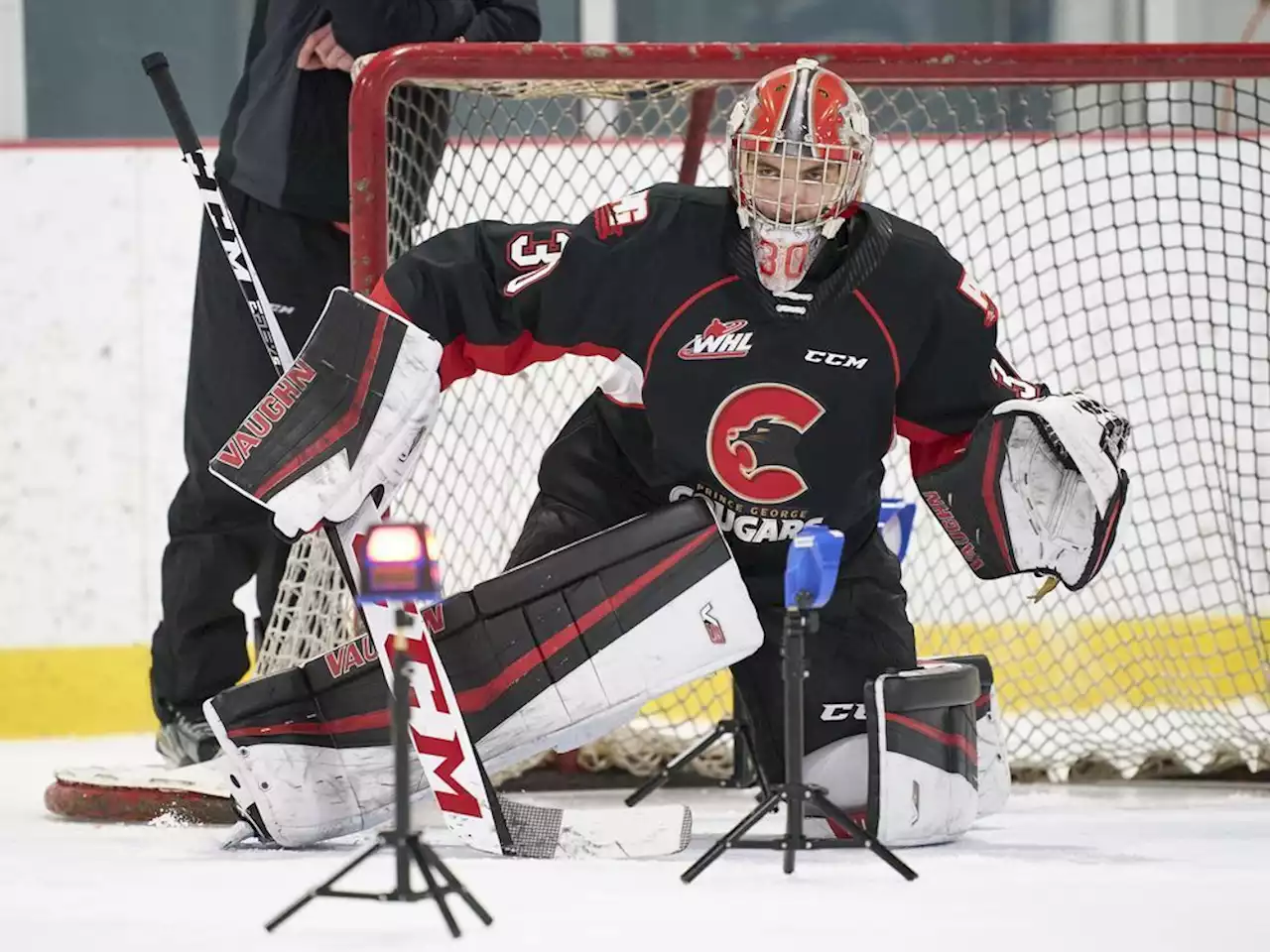 NHL draft prospect understands pressure-packed situations in the crease, off the ice