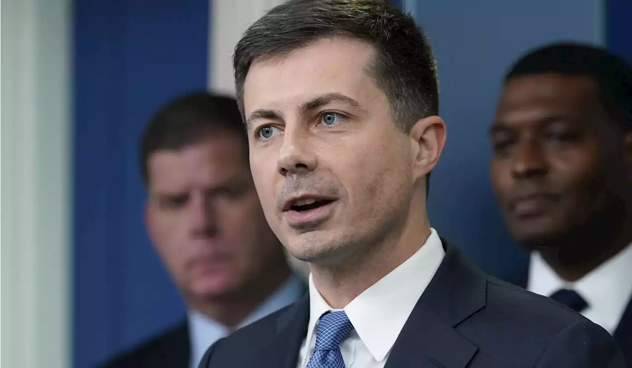 Buttigieg faces friendly fire from Democrats over flight cancellations, delays