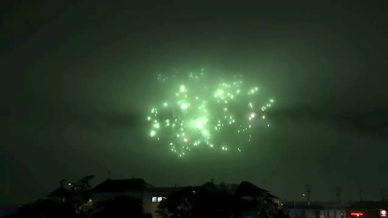 SF Fourth of July fireworks fight through fog as thousands show up for show