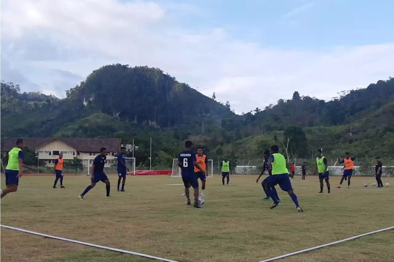 Joice Sorongan jadi pelatih kiper Persipura