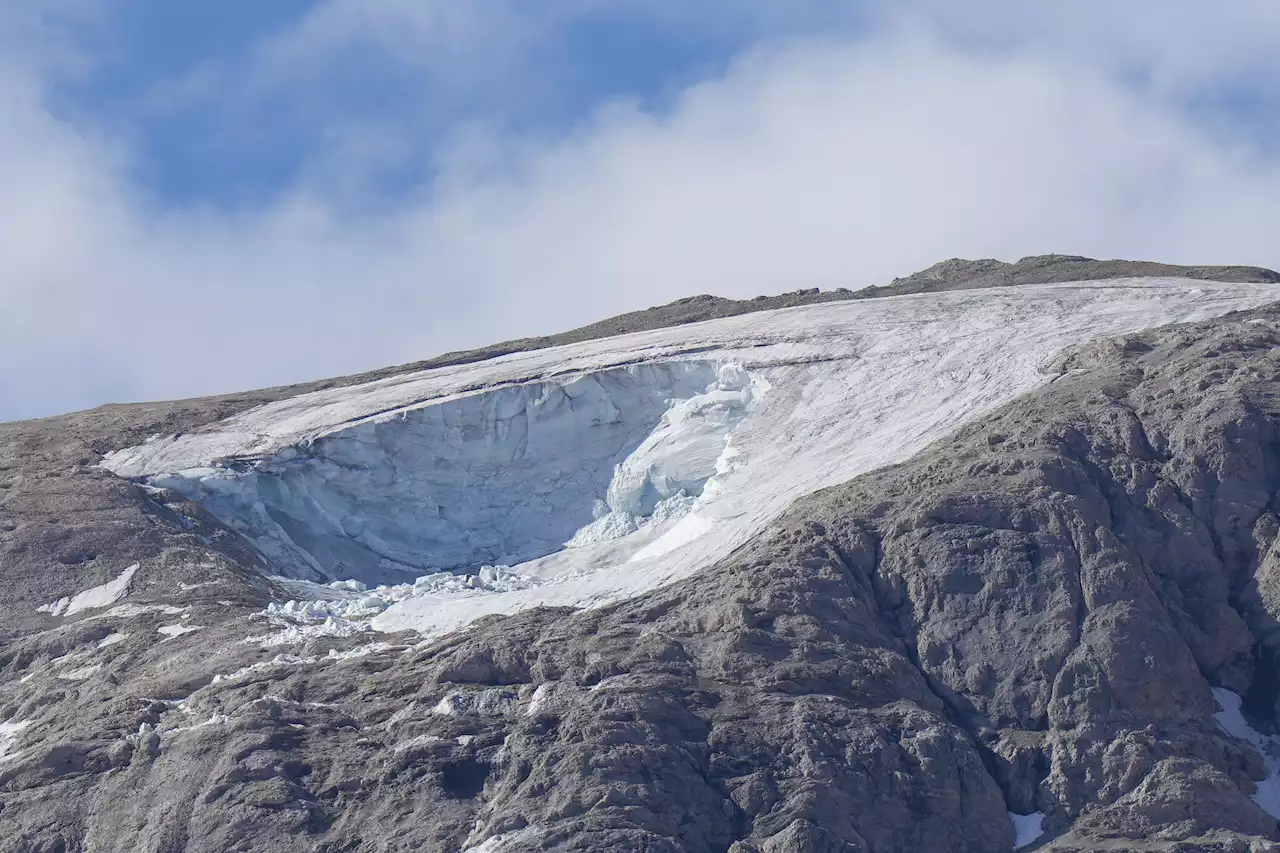 Drone search resumes on Italian glacier after avalanche