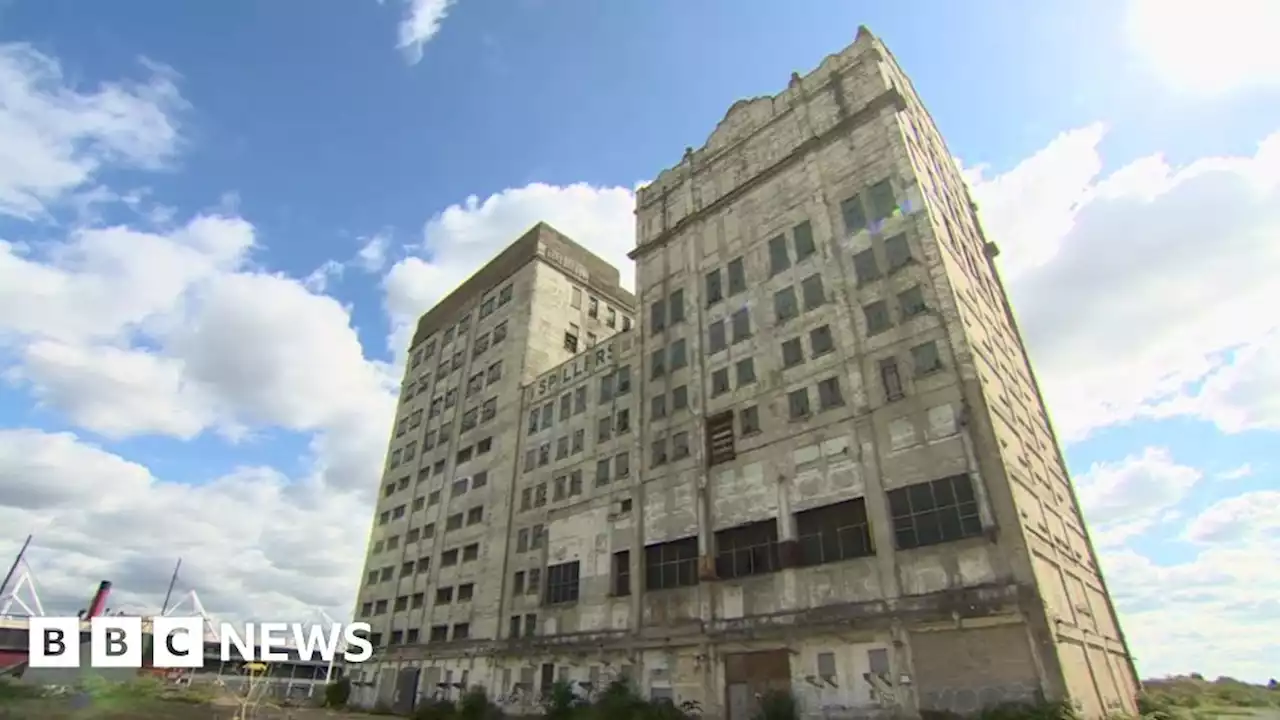 Silvertown regeneration: Millennium Mills work begins