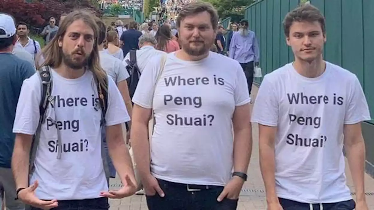 Men confronted over 'Where is Peng Shuai?' shirts