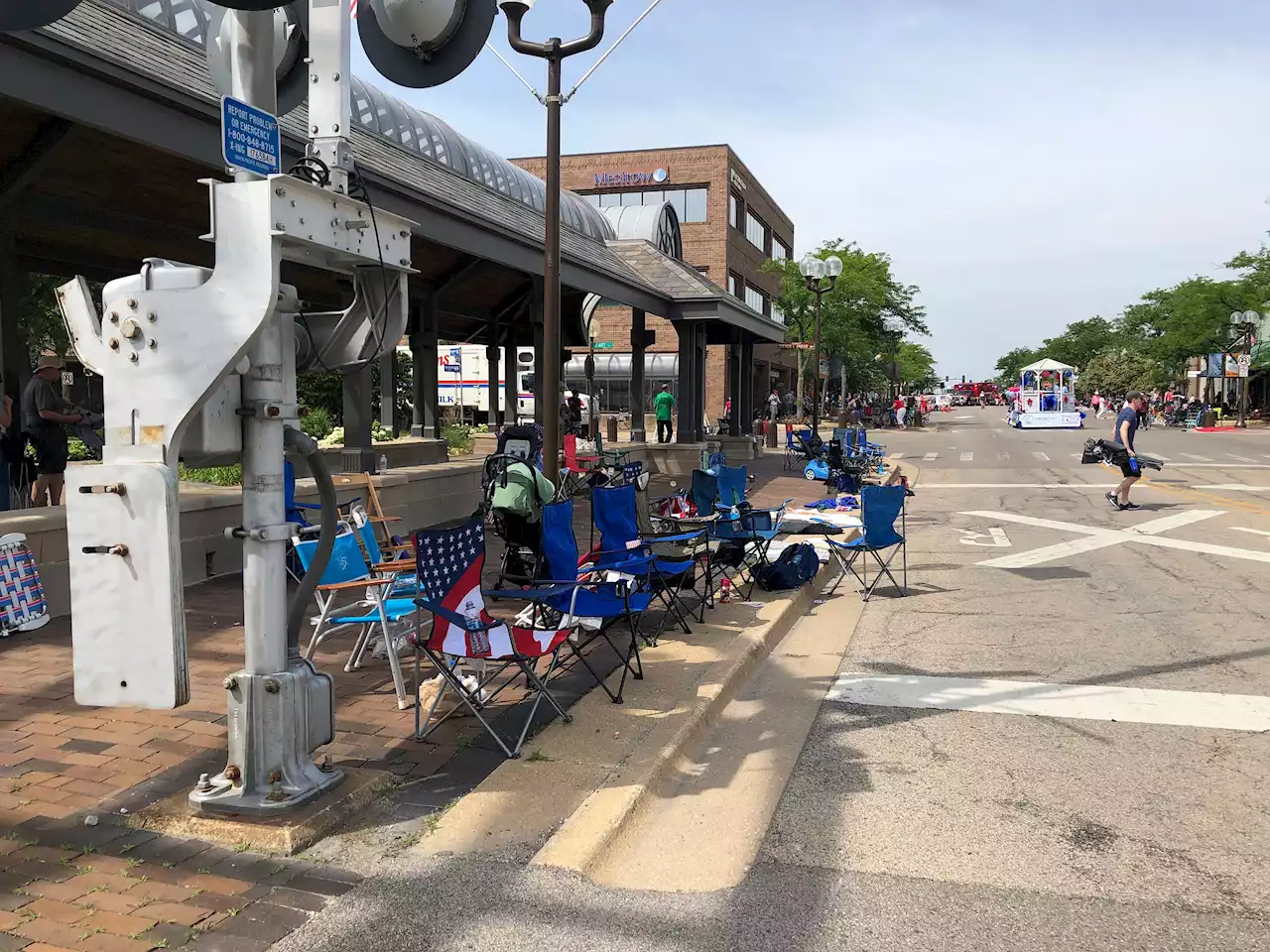 Live updates: Highland Park shooting at July 4 parade in Illinois