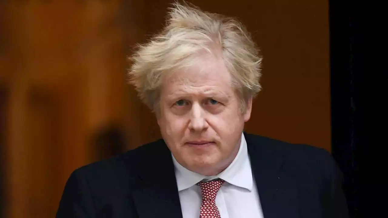 Ministros británicos renuncian como protesta a Boris Johnson