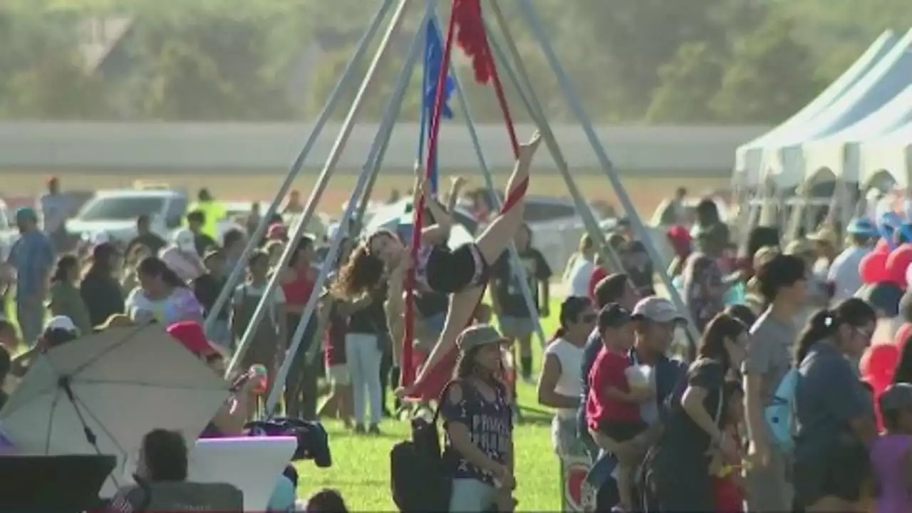 'Lemonade, good food and good fun:' Sugar Land fireworks show brings in hundreds