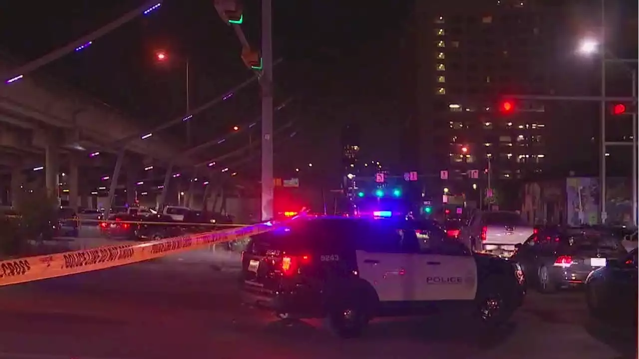 Police investigate 2 shootings in downtown Austin