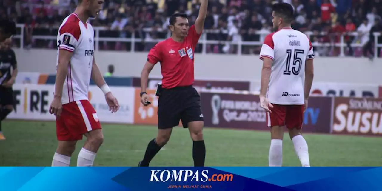 Kenapa Wasit Sepak Bola Menggunakan Sepatu Hitam?