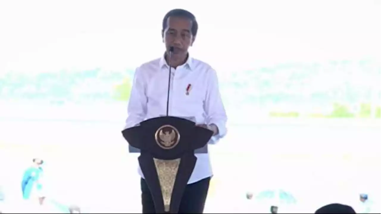 Jokowi Beri Bansos di Semarang: Jangan Dibelikan Handphone apalagi Pulsa, Ini Tambahan Modal Kerja