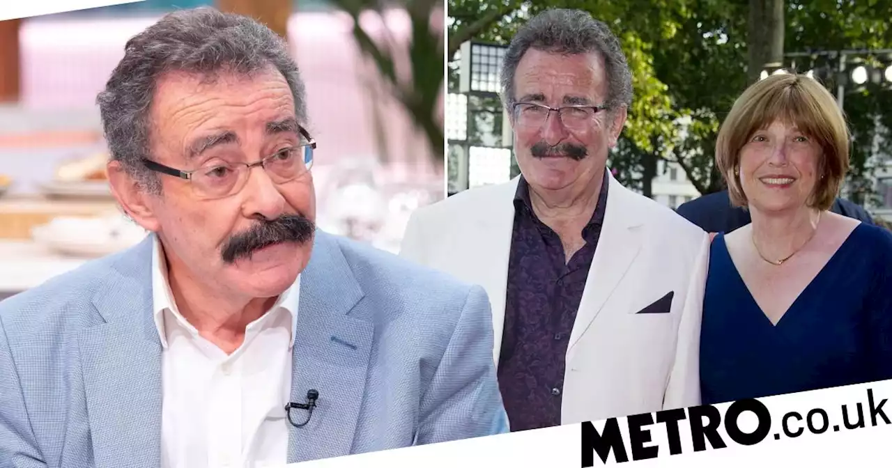 Robert Winston accuses 999 call handler of 'wasting time' while wife lay dying