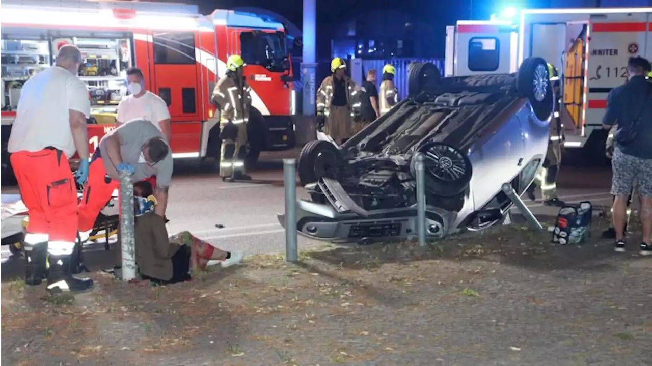 Treptow: Auto überschlägt sich