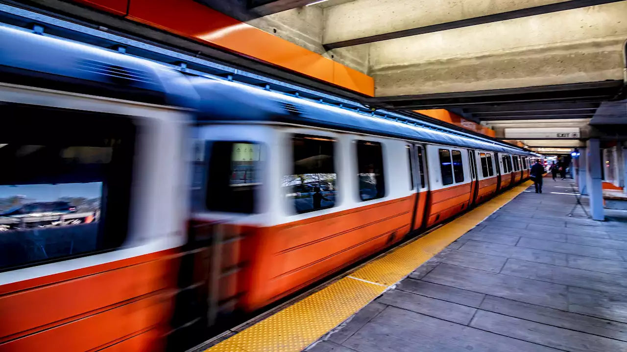 New Orange, Red Line Trains Back in Service After Battery Issue