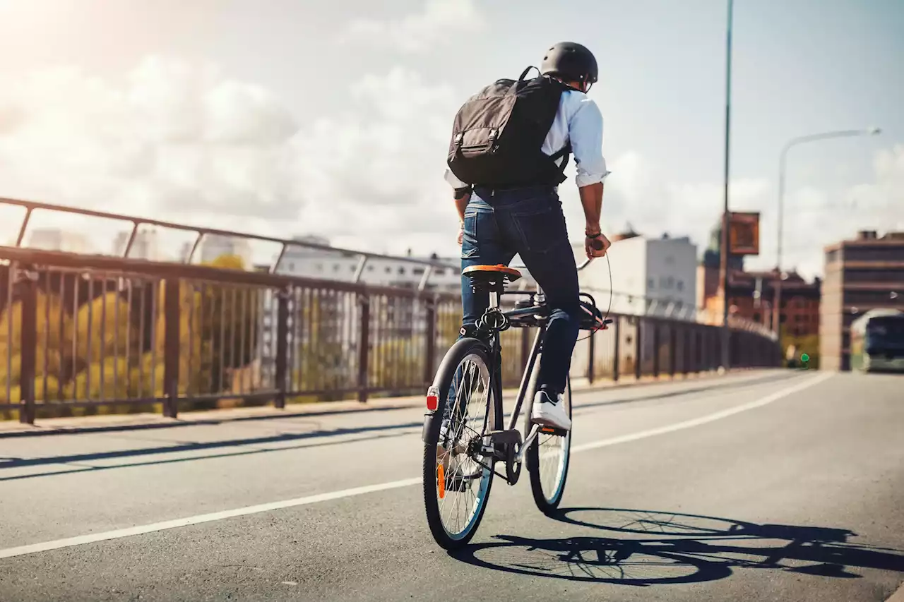 Men should stand while riding bikes to avoid crushing privates: study