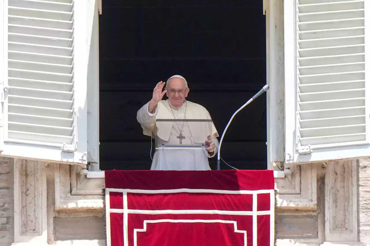 Pope Francis dismisses resignation rumors following knee injury