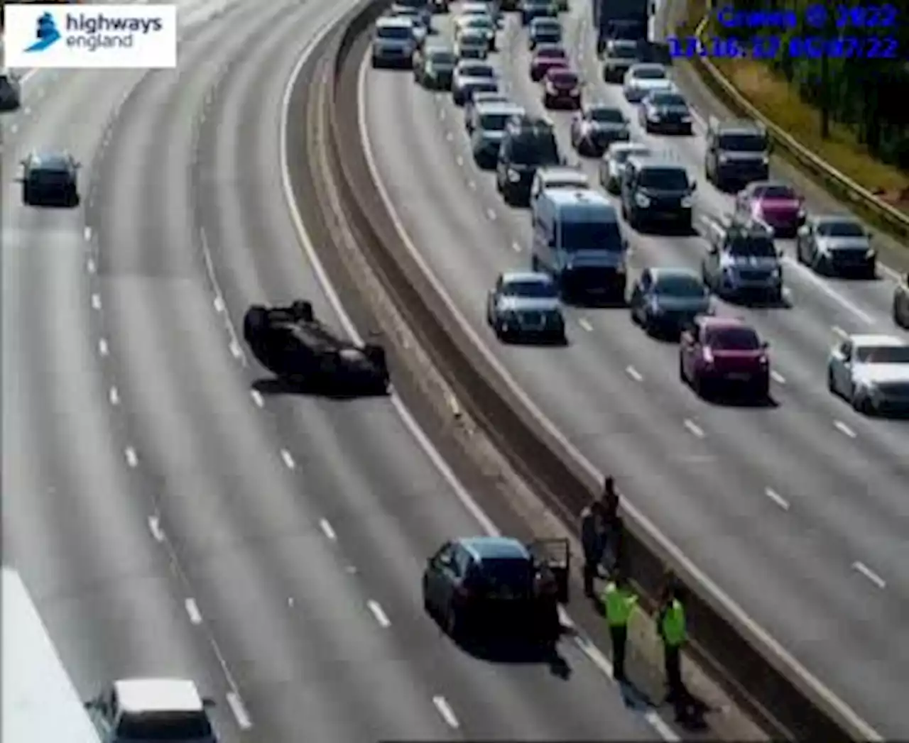 Overturned vehicle causes long delays on M25 - live updates