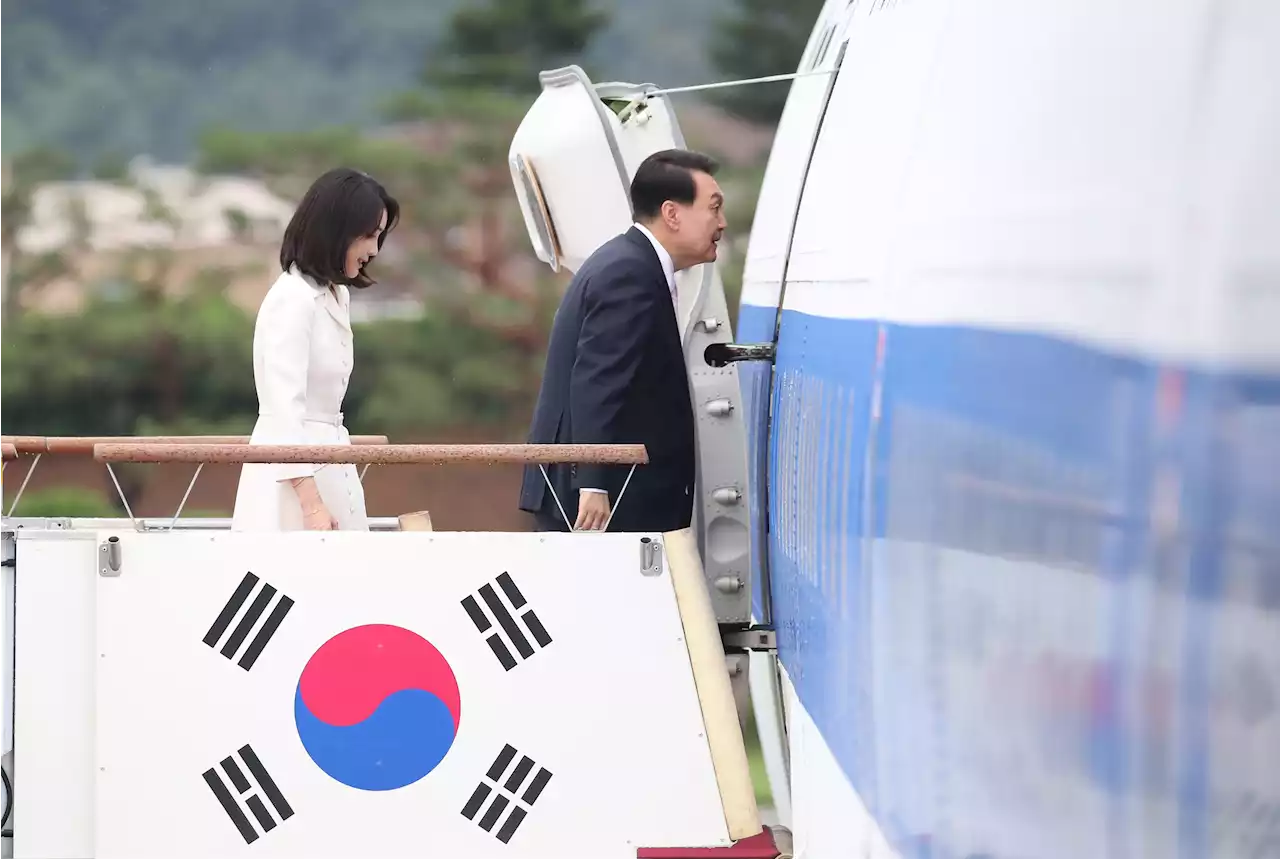 대통령실 인사비서관 아내, 나토 순방 동행... 김건희 여사 수행 논란