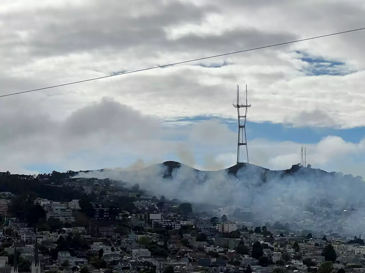 Wildfire on Twin Peaks floods San Francisco with smoke