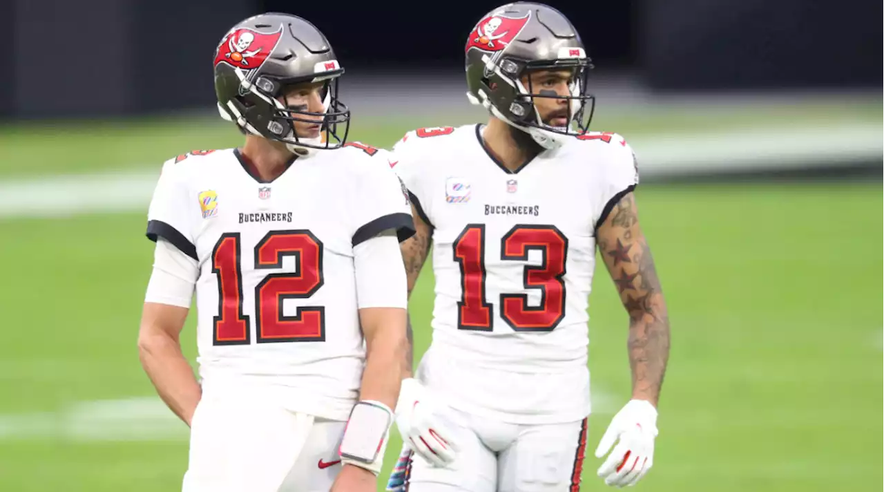 Mike Evans Reveals What Tom Brady Texted Him Before He Un-Retired