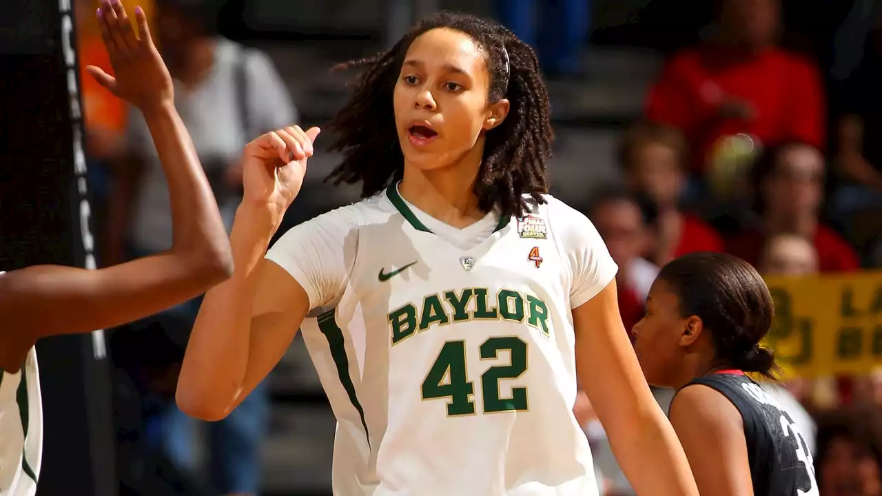 Depuis sa prison en Russie, Brittney Griner appelle Joe Biden à l’aide