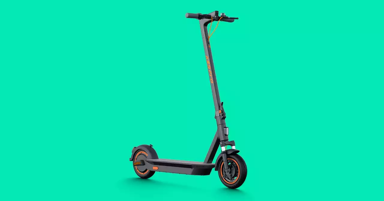 This E-Scooter Finds a Balance Between Price and Comfort