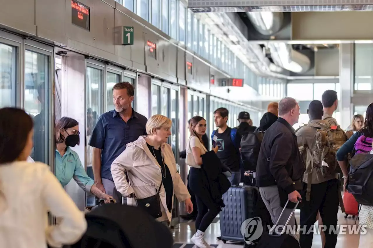 美, 독립기념일 연휴에도 항공대란…나흘간 1천600편 이상 결항 | 연합뉴스