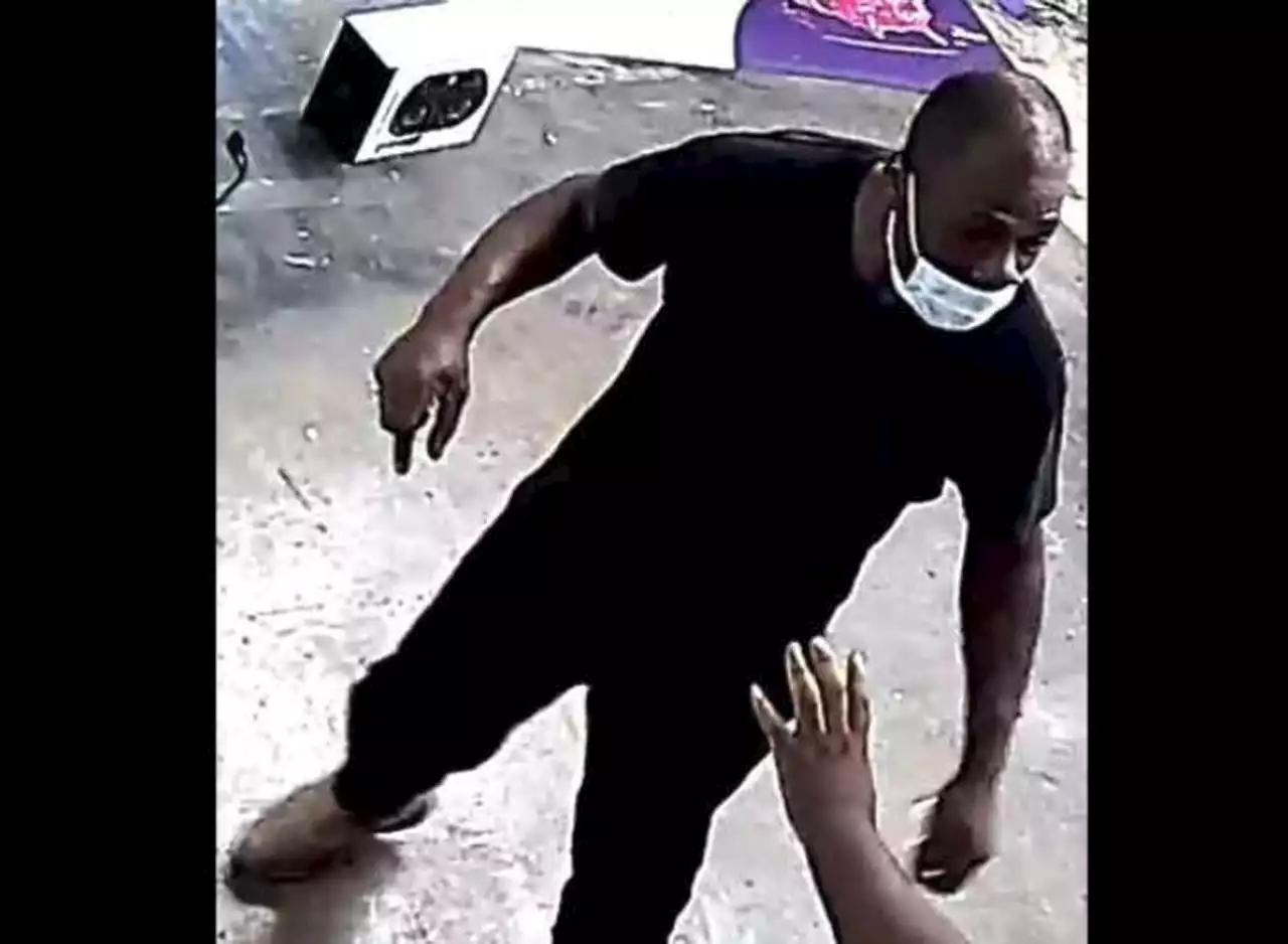 Police trying to ID suspect in spate of holdups at Birmingham Metro PCS stores