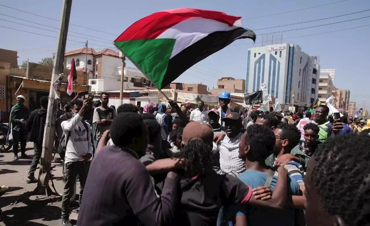 Sudan Sit-Ins Grow, So Does Scepticism Around Military Withdrawal