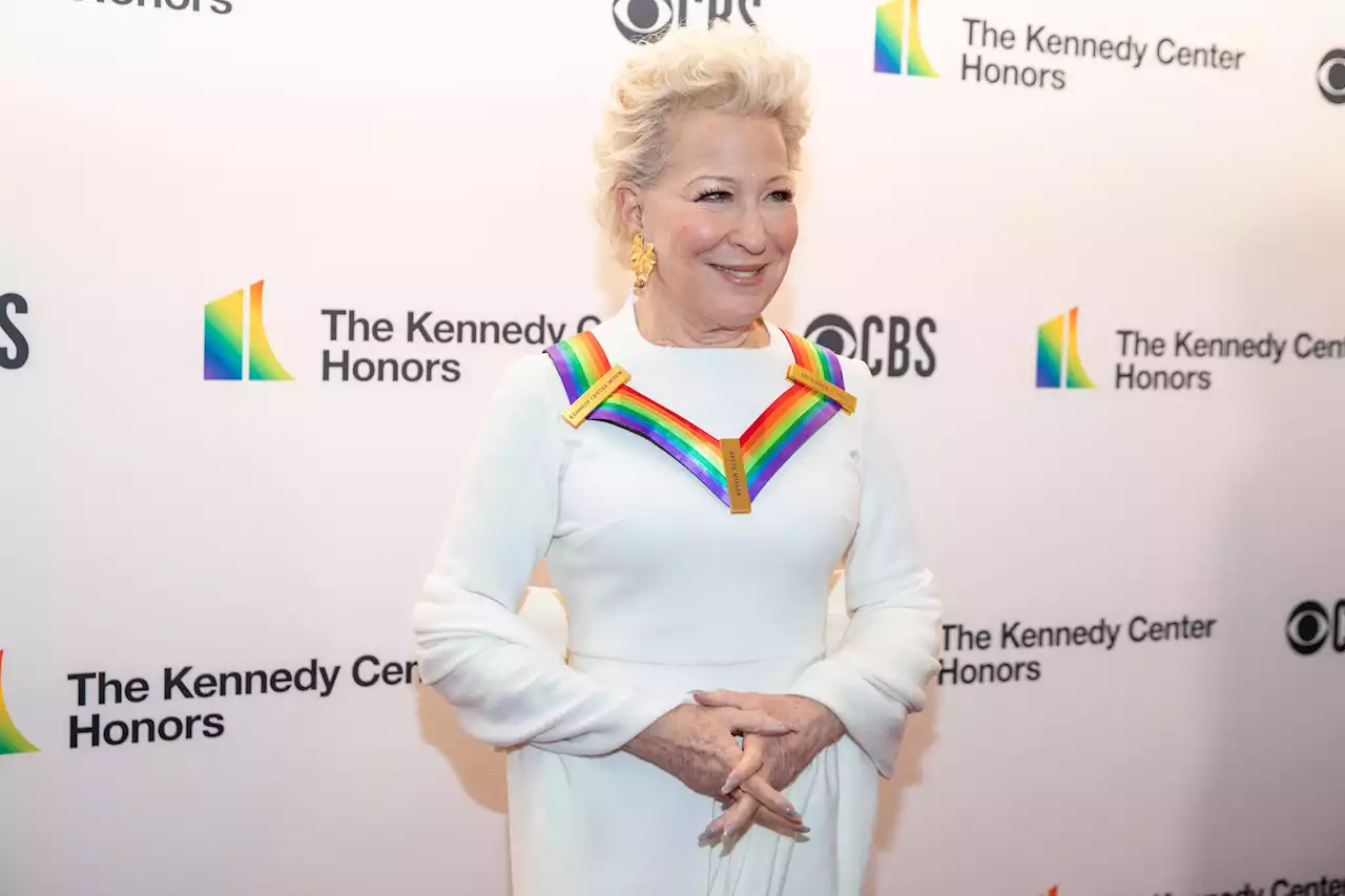 Bette Midler Says She Didn't Intend To Be Transphobic: 'It Wasn't About That'