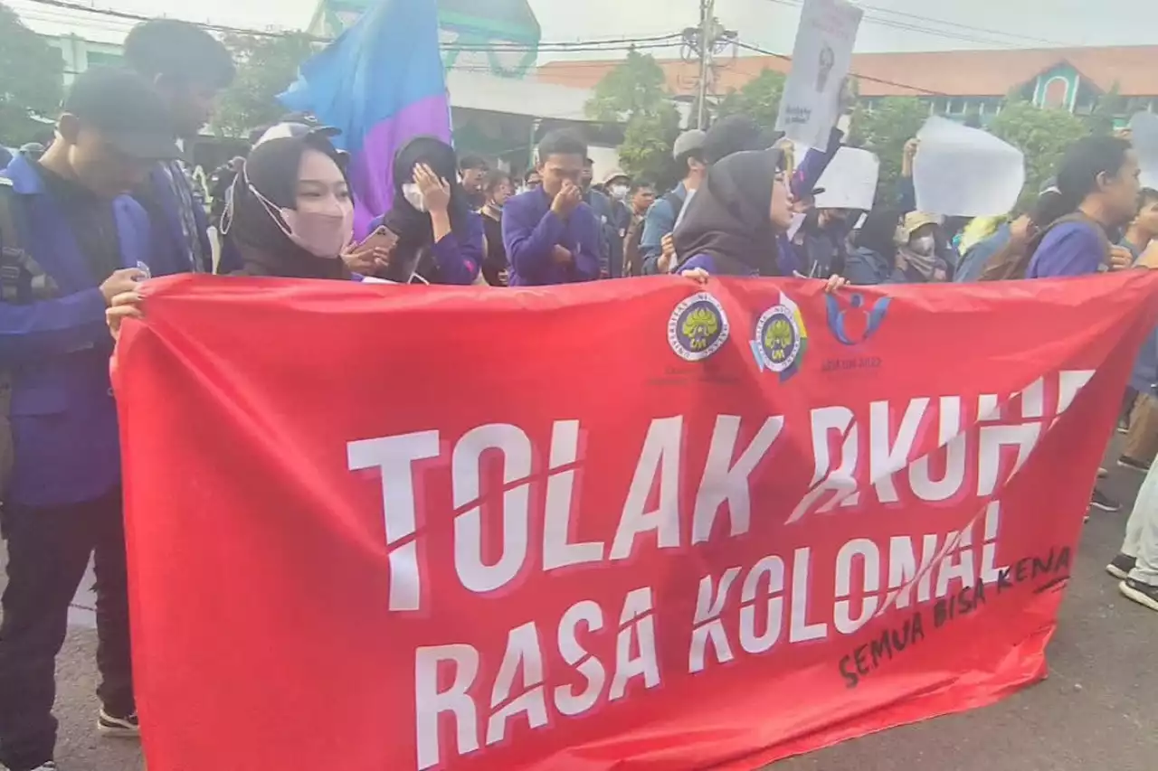 BEM 7 Kampus di Jatim Geruduk Gedung DPRD, Tolak Pengesahan RKUHP