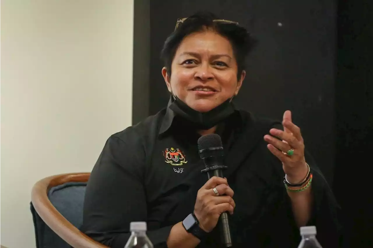 Azalina: Hard to face GE15 without any anti-hopping law