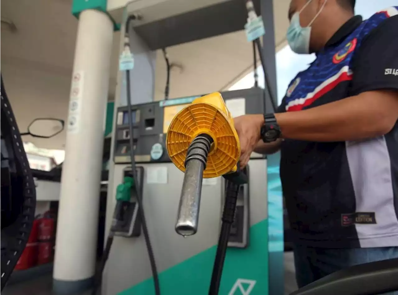 Finance Ministry: Price of RON97 drops four sen, RON95 and diesel unchanged