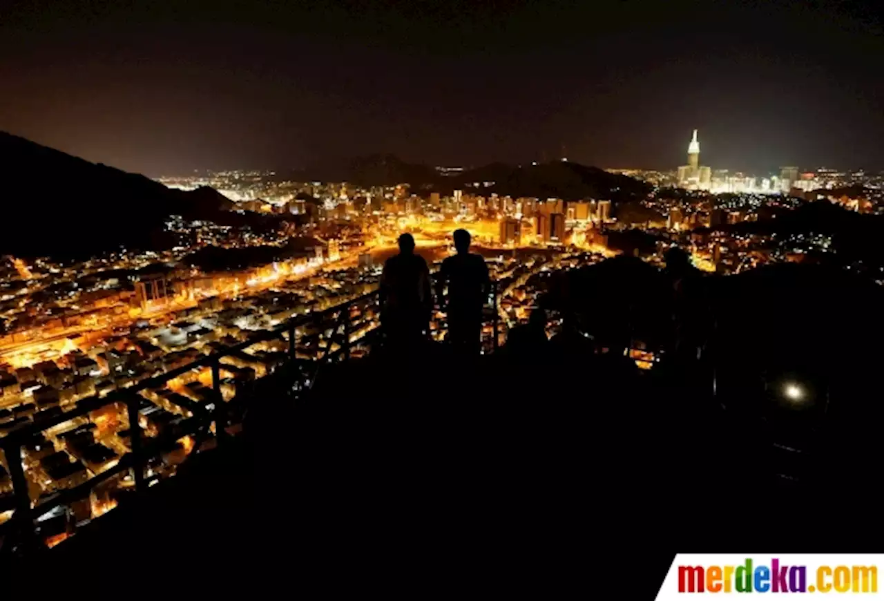 Foto : Keindahan Malam Kota Suci Mekkah dari Puncak Jabal Nur | merdeka.com