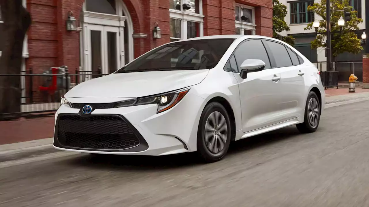 2022 Toyota Corolla Hybrid First Drive: 52 MPG for $25K?