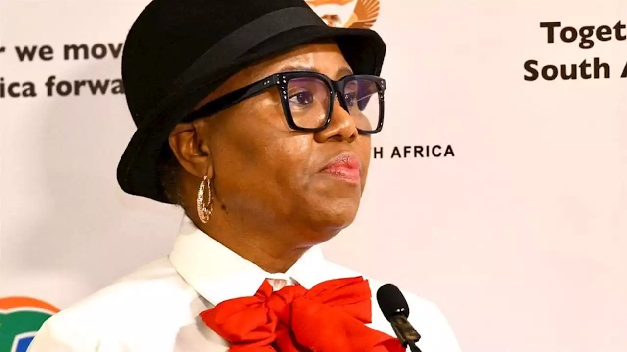 Some people who work for the state still getting grants as Sassa does not have info on them | News24