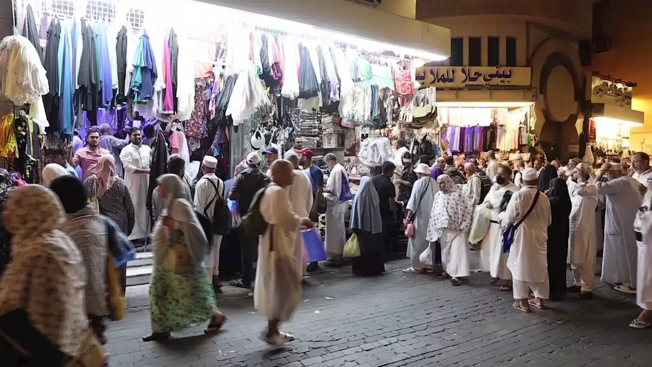 Mecca's merchants relieved as foreign pilgrims return to haj