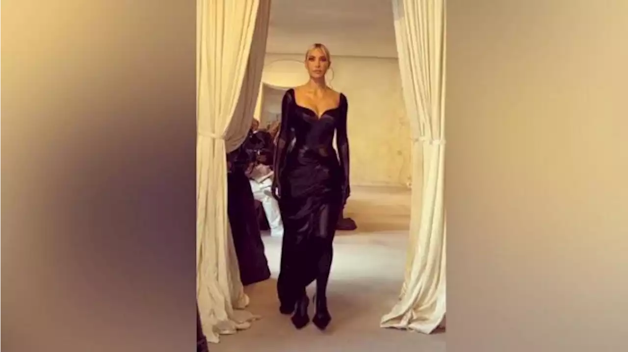 Kim Kardashian, Nicole Kidman, dan Dua Lipa Tampil di Catwalk Balenciaga Couture