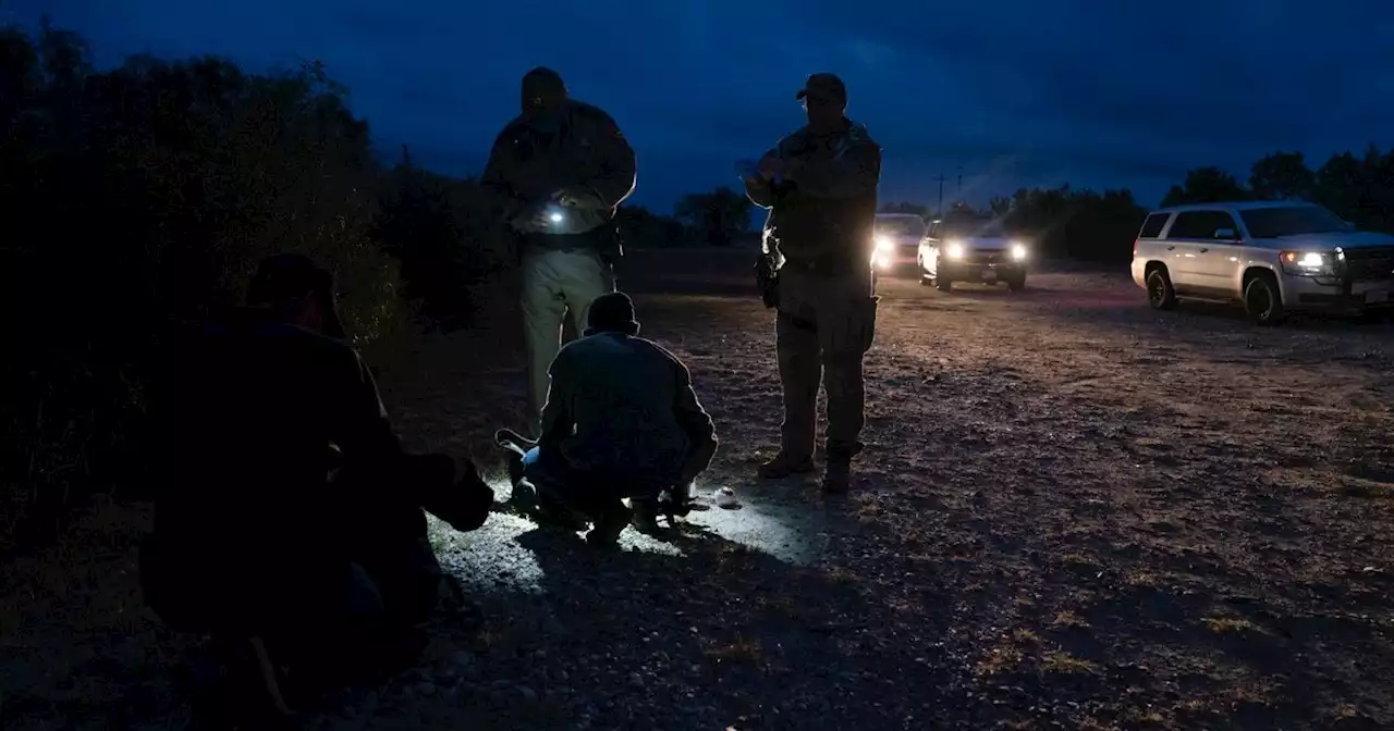 Republican county officials in South Texas want Gov. Greg Abbott to deport migrants. Only the federal government can do that.