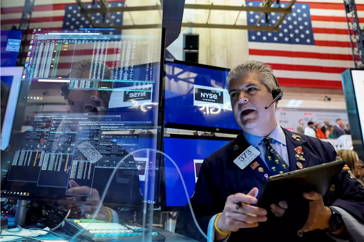 Wall Street ends up as investors absorb Fed minutes