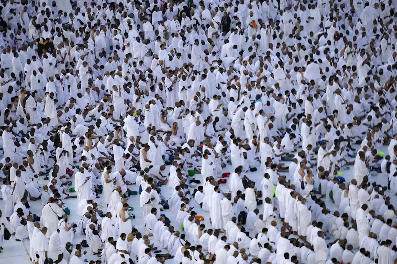 Muslim pilgrims stream out of Mecca for hajj high point