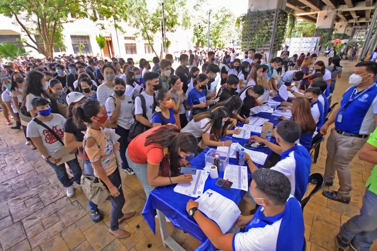 Number of jobless Filipinos slightly up to 2.93M in May —PSA