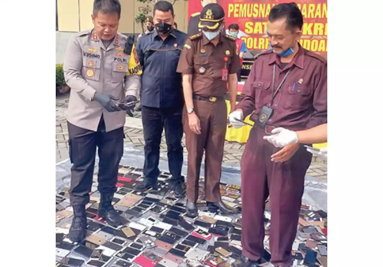 Negara Merugi Rp 2 M, Pemuda di Sidoarjo Jual HP Gelap Kalangan Atas