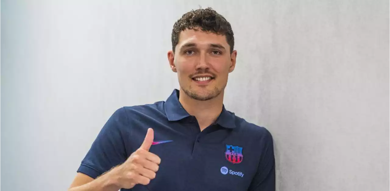 OFFICIAL: FC Barcelona unveil new defender