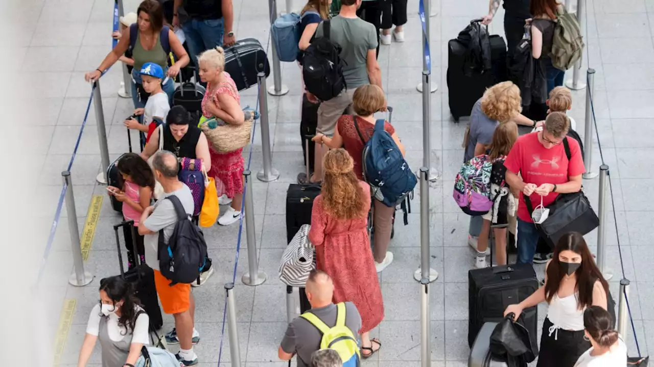 Bundestagsdebatte wegen Reisechaos an deutschen Flughäfen