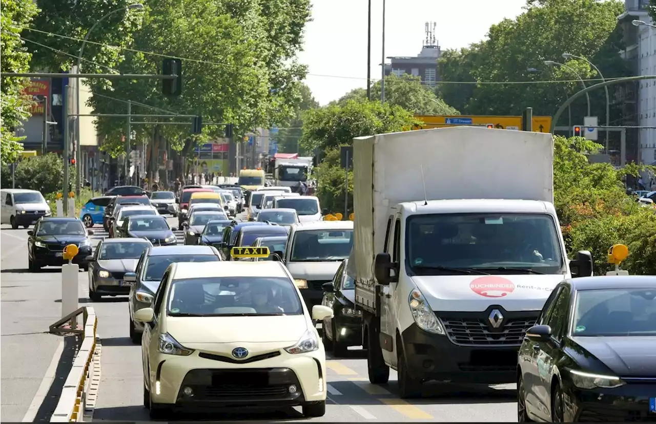 9-Euro-Ticket: Weniger Stau auf den Straßen im Berufsverkehr