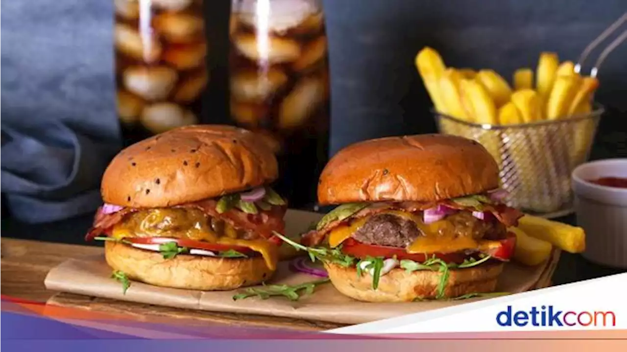 Agar Makan Burger Tak Berantakan Terapkan 5 Tips Ini