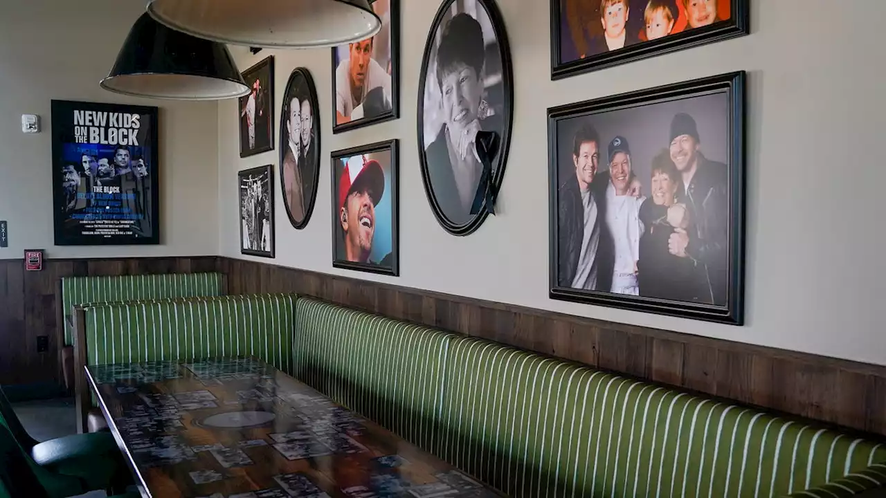 Hollywood Casino set to open Columbus' first Wahlburgers this month