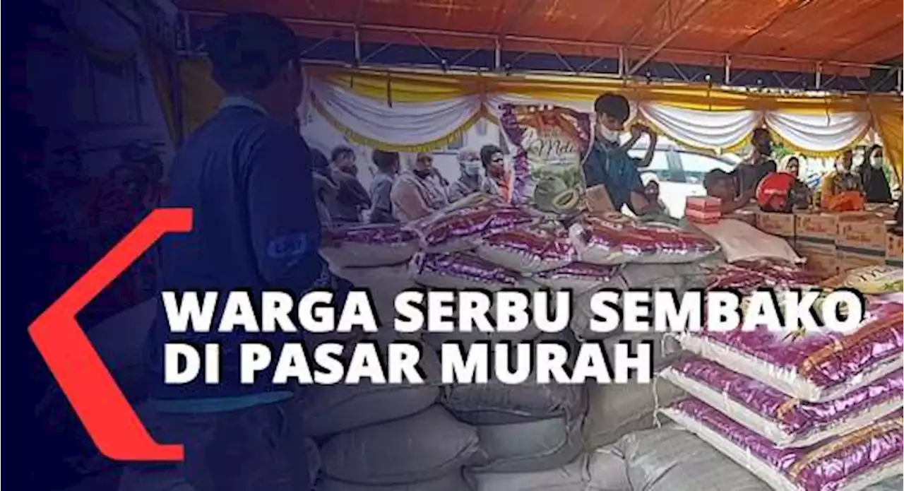 Warga Sorong Serbu Minyak Goreng Di Pasar Murah