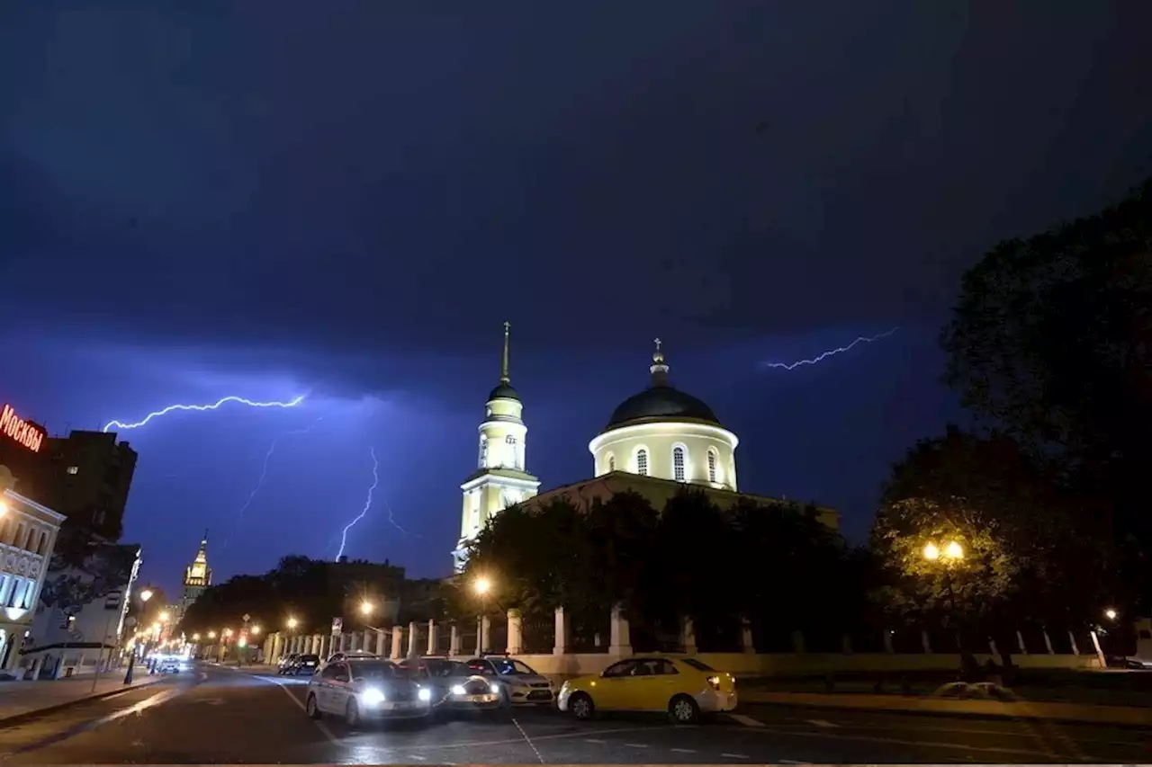 «Желтый» уровень погодной опасности объявили на 9 июля в Московском регионе