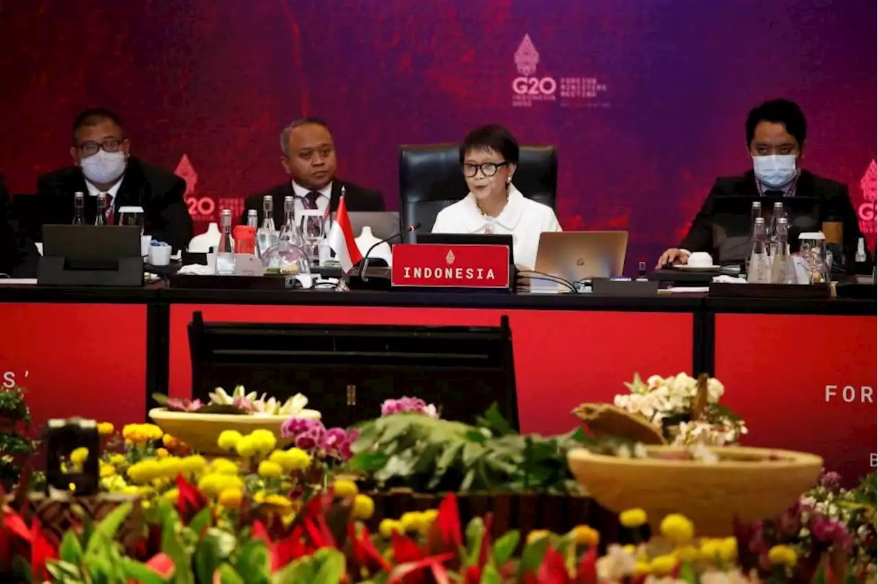 Indonesia urges G20 to help end war in Ukraine as Russia’s Lavrov looks on