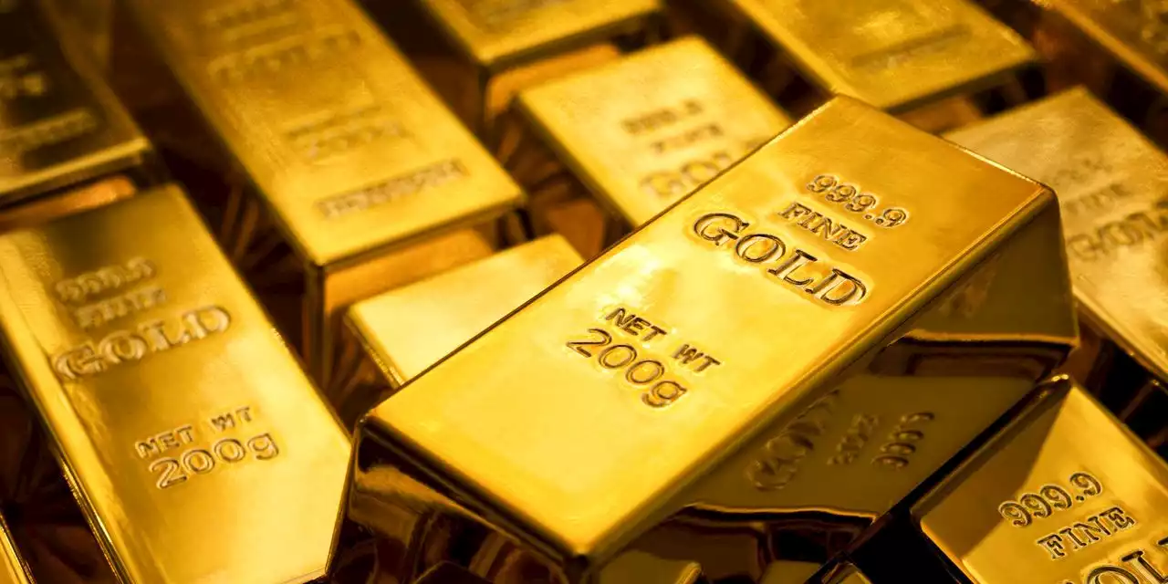 Gold prices stabilize after falling to 2-year low